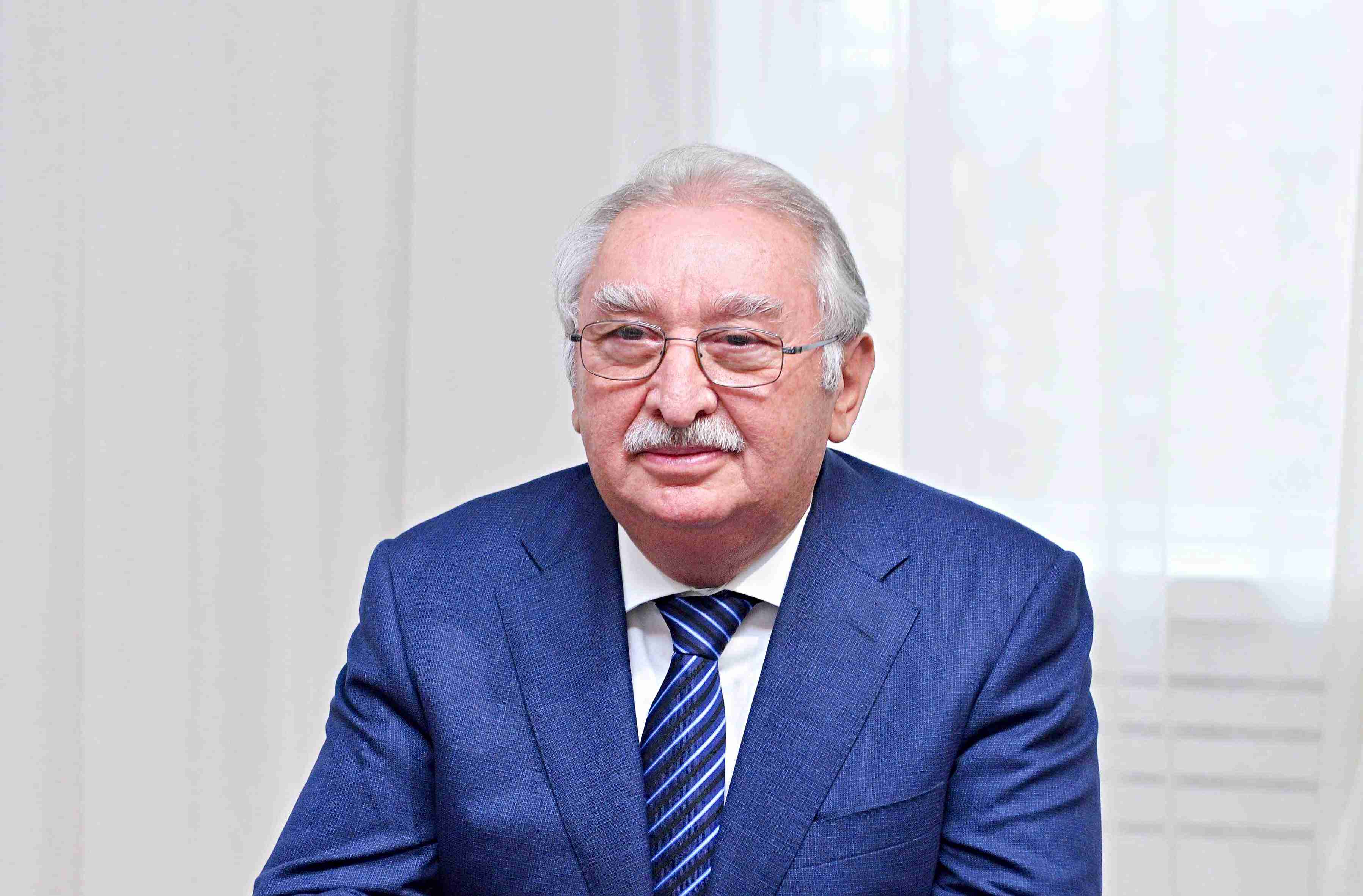 Сегодня день рождения основателя Университета Одлар Юрду, ректора, уважаемого профессора Ахмета Велиева!