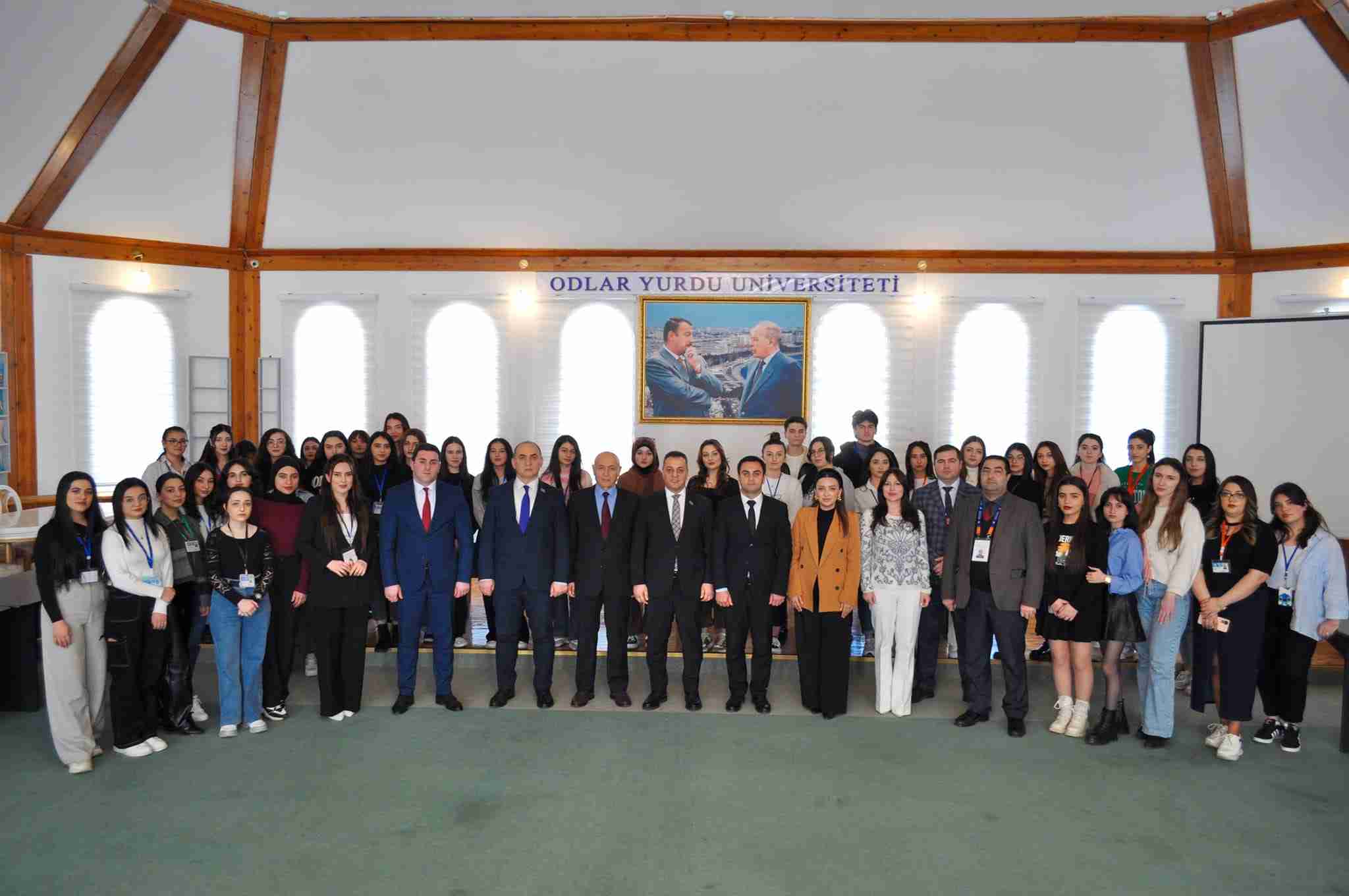 OYÜ'da "Haydar Aliyev-Unutulmaz Lider" adlı fotoğraf halı sergisi düzenlendi