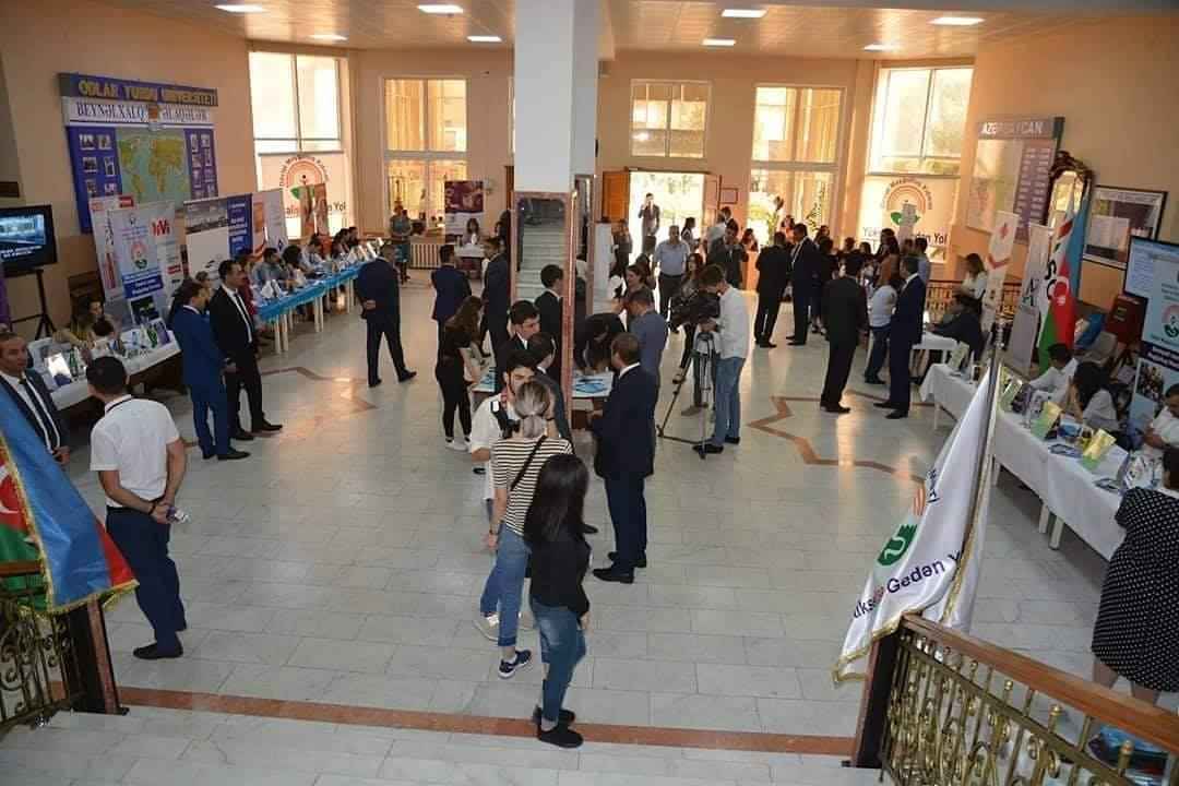 В Университете Одлар Юрду прошла ярмарка вакансий для студентов и выпускников
