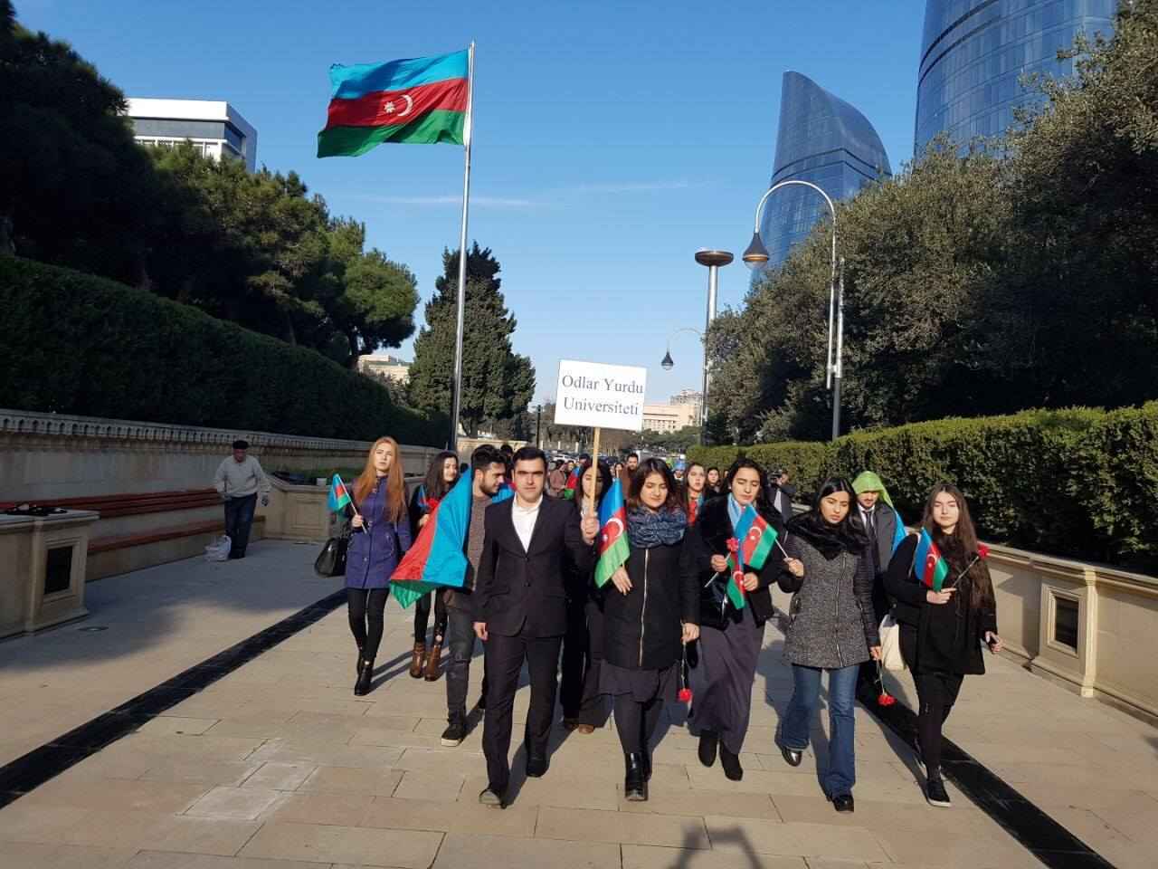 Odlar Yurdu Üniversitesi Yaratıcılık Enstitüsü, Şehitler Hıyabanı'nı ziyaret etti