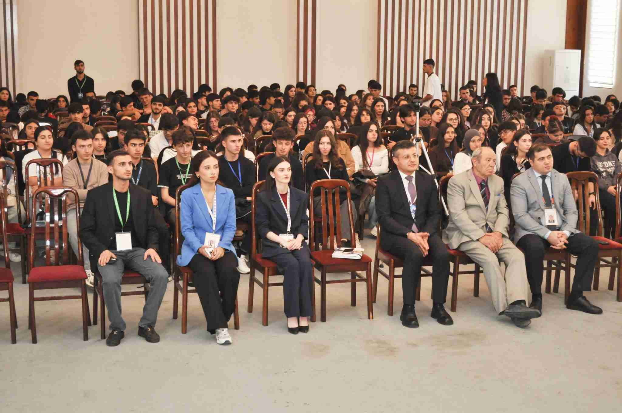 OYU-da fakültələr üzrə I kurs tələbələri ilə silsilə görüşlər keçirilmişdir