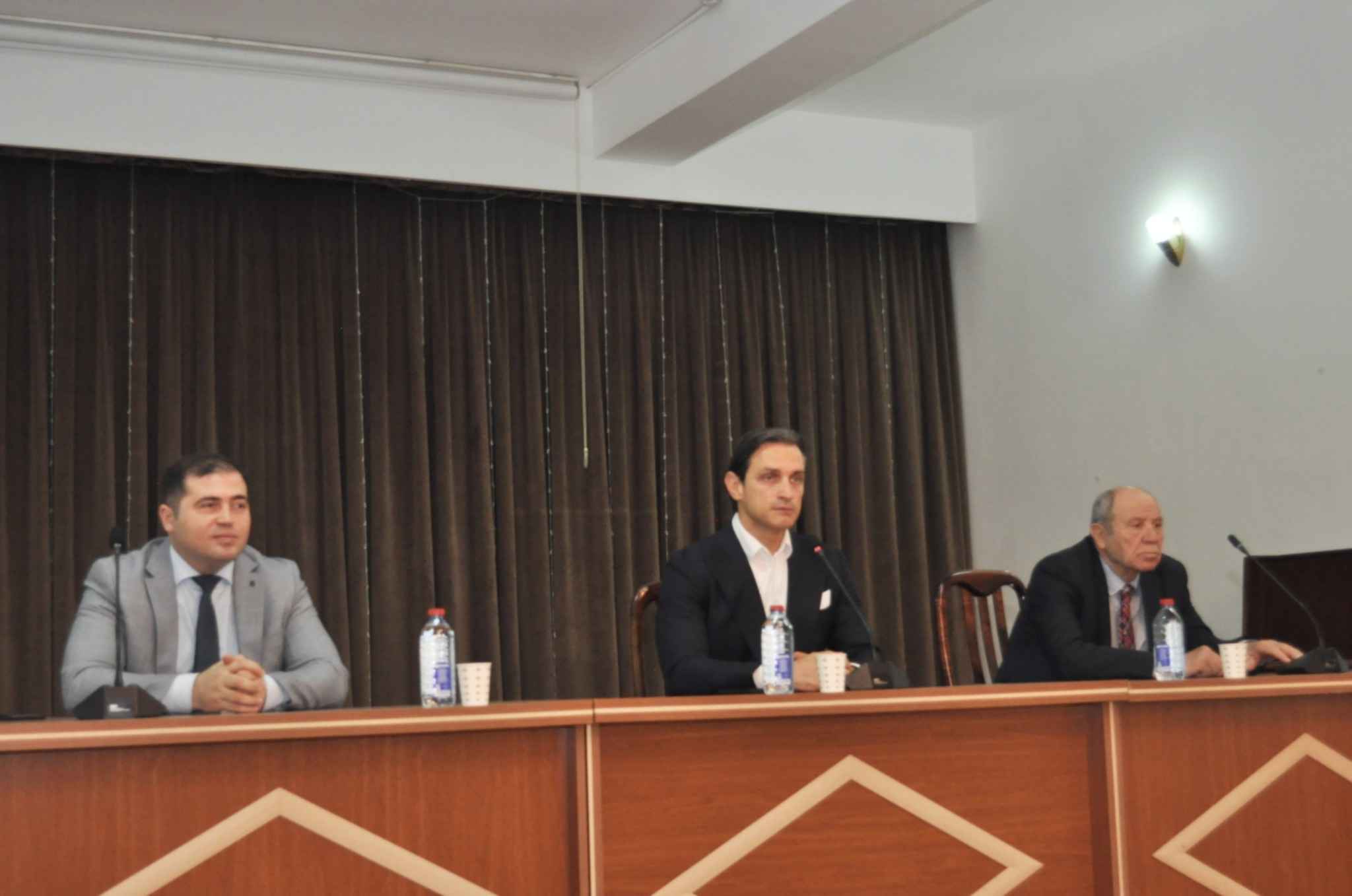 Odlar Yurdu Universitetində Fərhad Pərvizinin iştirakı ilə maarifləndirici görüş keçirilmişdir