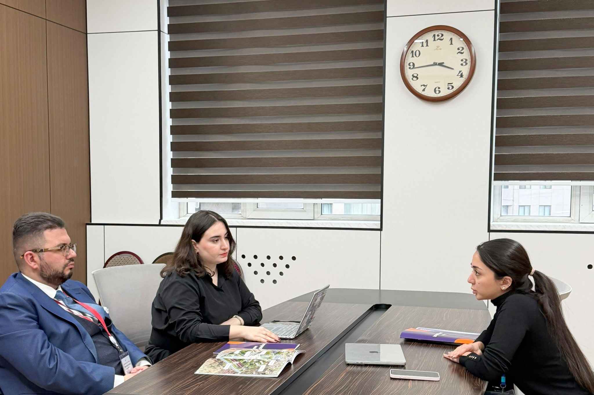 Odlar Yurdu Üniversitesi ile SABAH Academy arasında stratejik iş birliği toplantısı gerçekleştirildi