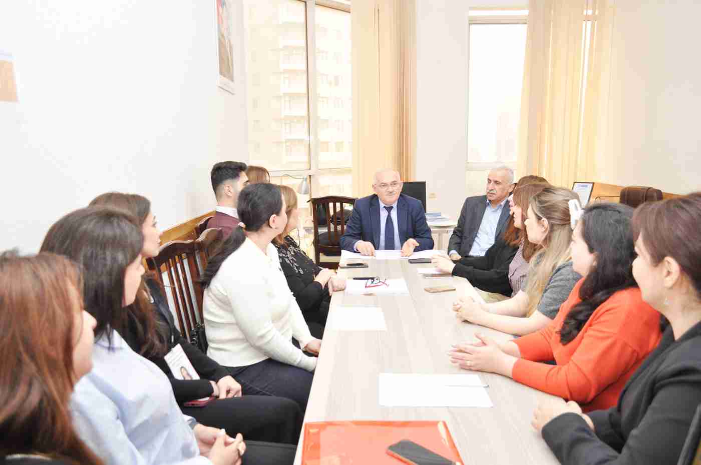 Odlar Yurdu Universitetində “Müasir dərsə verilən tələblər” mövzusunda iclas keçirildi