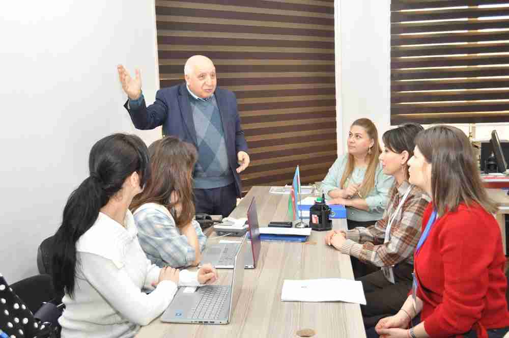 OYU-da Azərbaycan dilinin qorunması siyasətinə həsr olunmuş iclas keçirilib