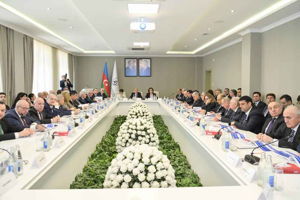 OYU rektoru ali təhsil müəssisələrinin rəhbərləri ilə keçirilən görüşdə iştirak edib - FOTOLAR