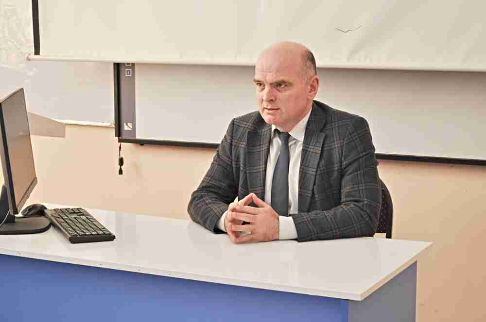 Odlar Yurdu Universitetində İqtisadiyyat və iqtisadi münasibətlər kafedrasının növbəti iclası keçirilib