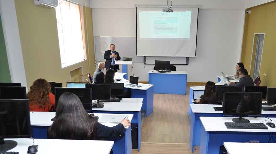 OYU-da rəqəmsal iqtisadiyyat və sahibkarlığın inkişafı müzakirə olundu