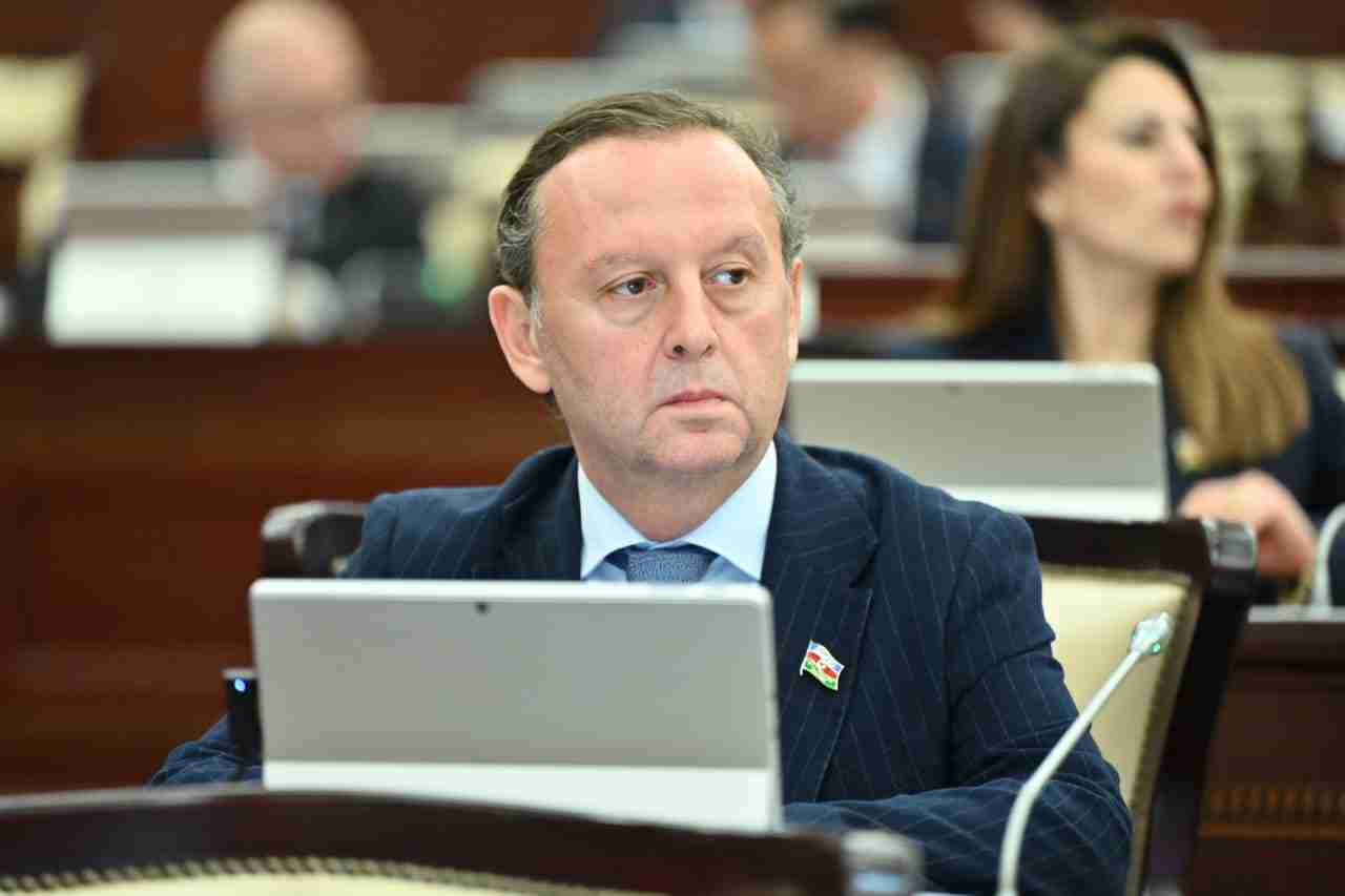 OYU İdarəetmə Şurasının sədri Samir Vəliyev Milli Məclisdə çıxış edib