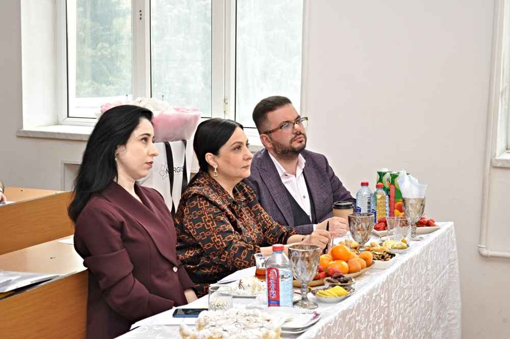 OYU- da “Turizm işinin təşkili” ixtisası üzrə istehsalat təcrübəsinin yekun qiymətləndirilməsi keçirilib