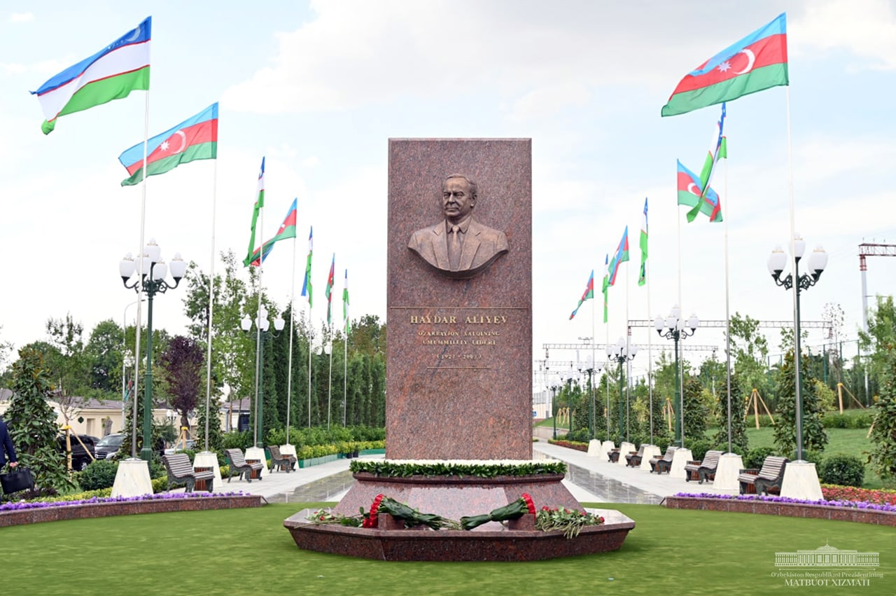 Rector of OYU, Professor Ahmed Valiyev visited Heydar Aliyev's memorial complex in Tashkent, Uzbekistan