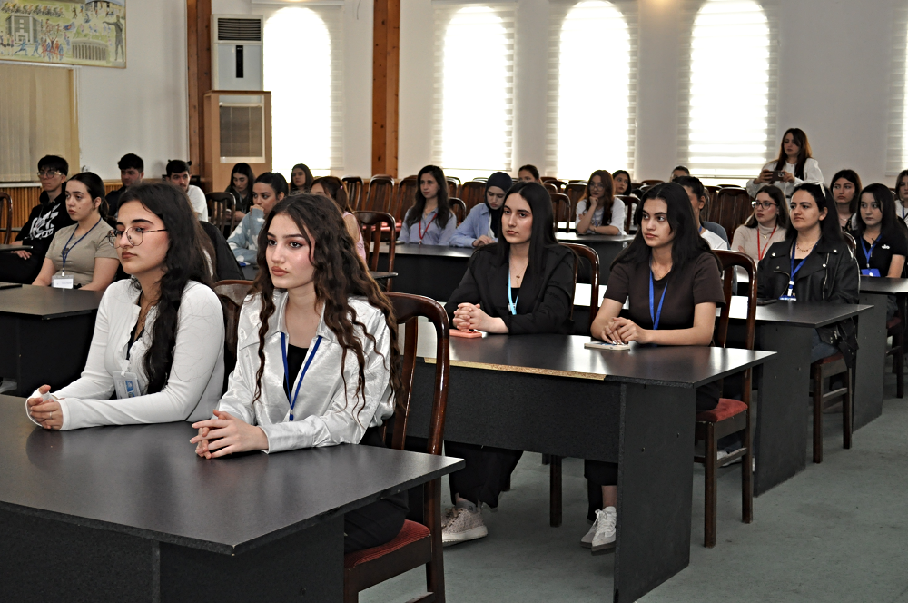 “Şəxsi Brendini Qur: Özünü Tanı və Təqdim Et” təlimi Odlar Yurdu Universitetində keçirildi