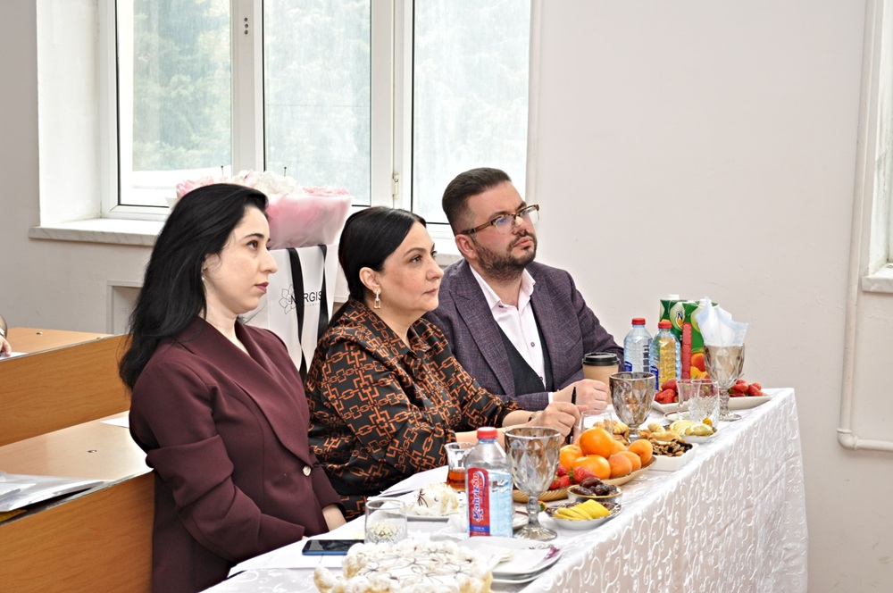 OYU- da “Turizm işinin təşkili” ixtisası üzrə istehsalat təcrübəsinin yekun qiymətləndirilməsi keçirilib